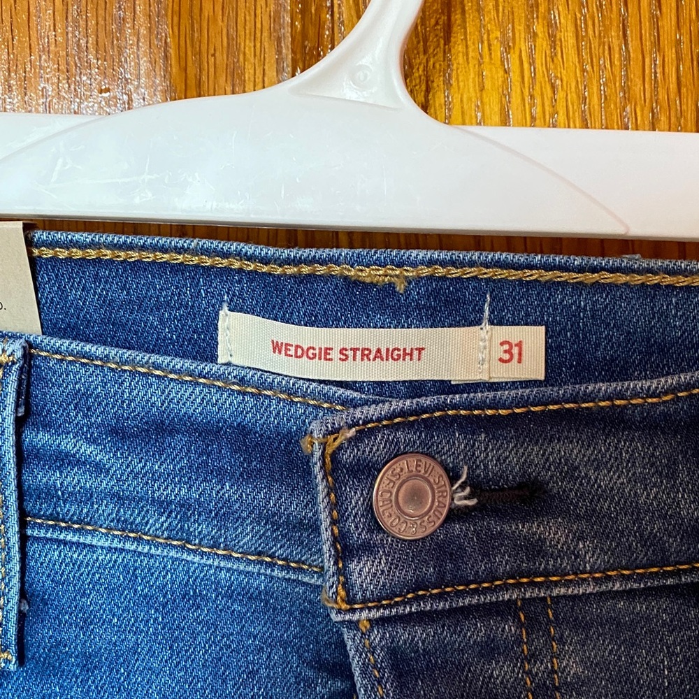Levi's Woman’s Indigo Straight Jeans - Picture 4 of 10